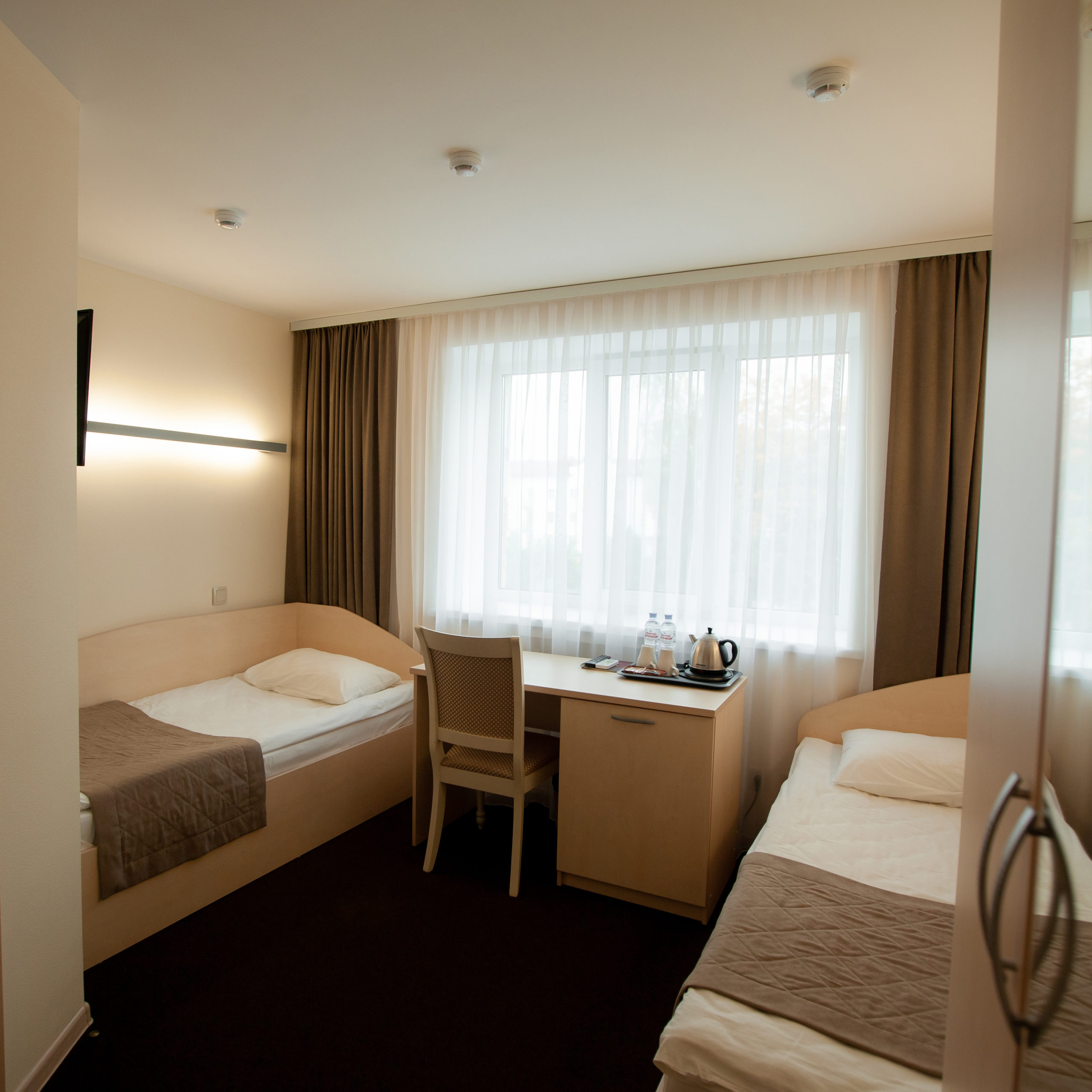 Двухместный комфорт — Удобный номер с двумя раздельными кроватями для пары гостей или коллег.