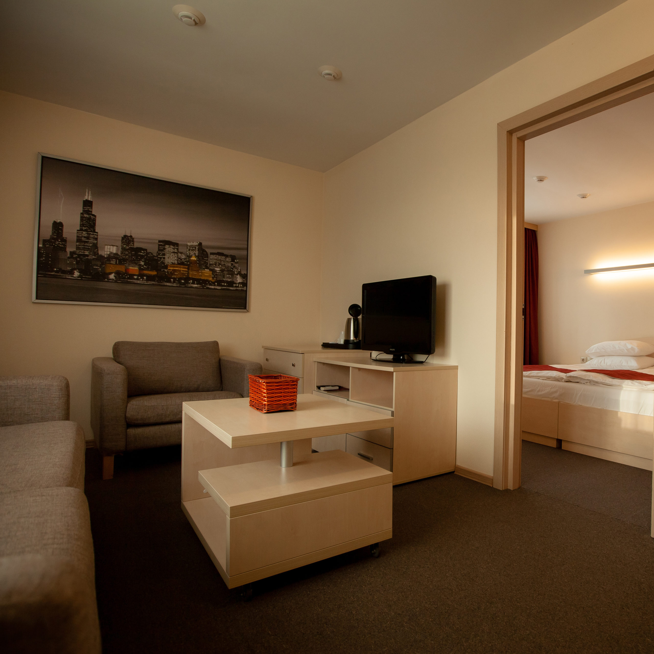 Люкс — Самый комфортный вариант с отдельной гостиной и спальней.